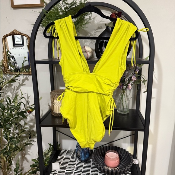 Robin Piccone Yellow One Piece Swimsuit with Plunging V-Neckline size 8 - Picture 5 of 9